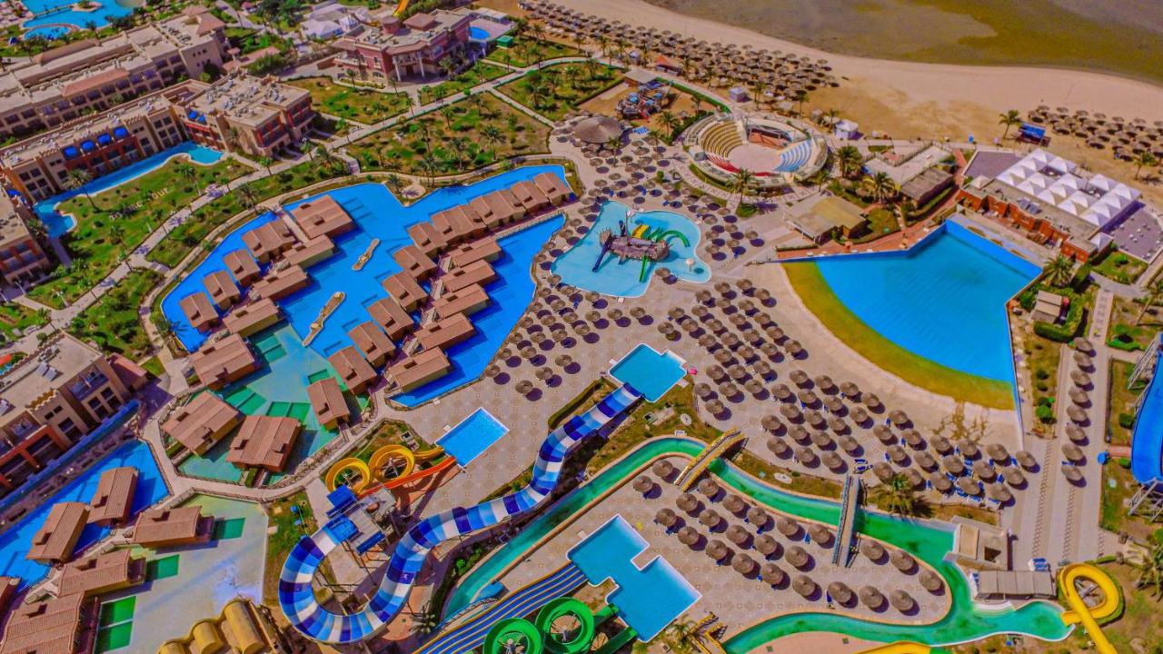 Titanic Palace Families And Couples Only Hurghada Bagian luar foto Aerial view of the resort