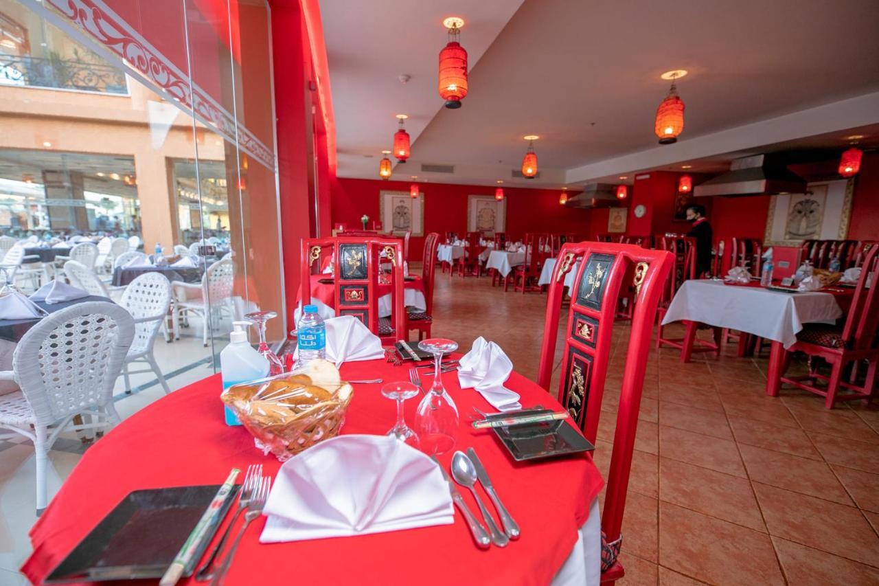 Titanic Palace Families And Couples Only Hurghada Bagian luar foto Restaurant in the hotel