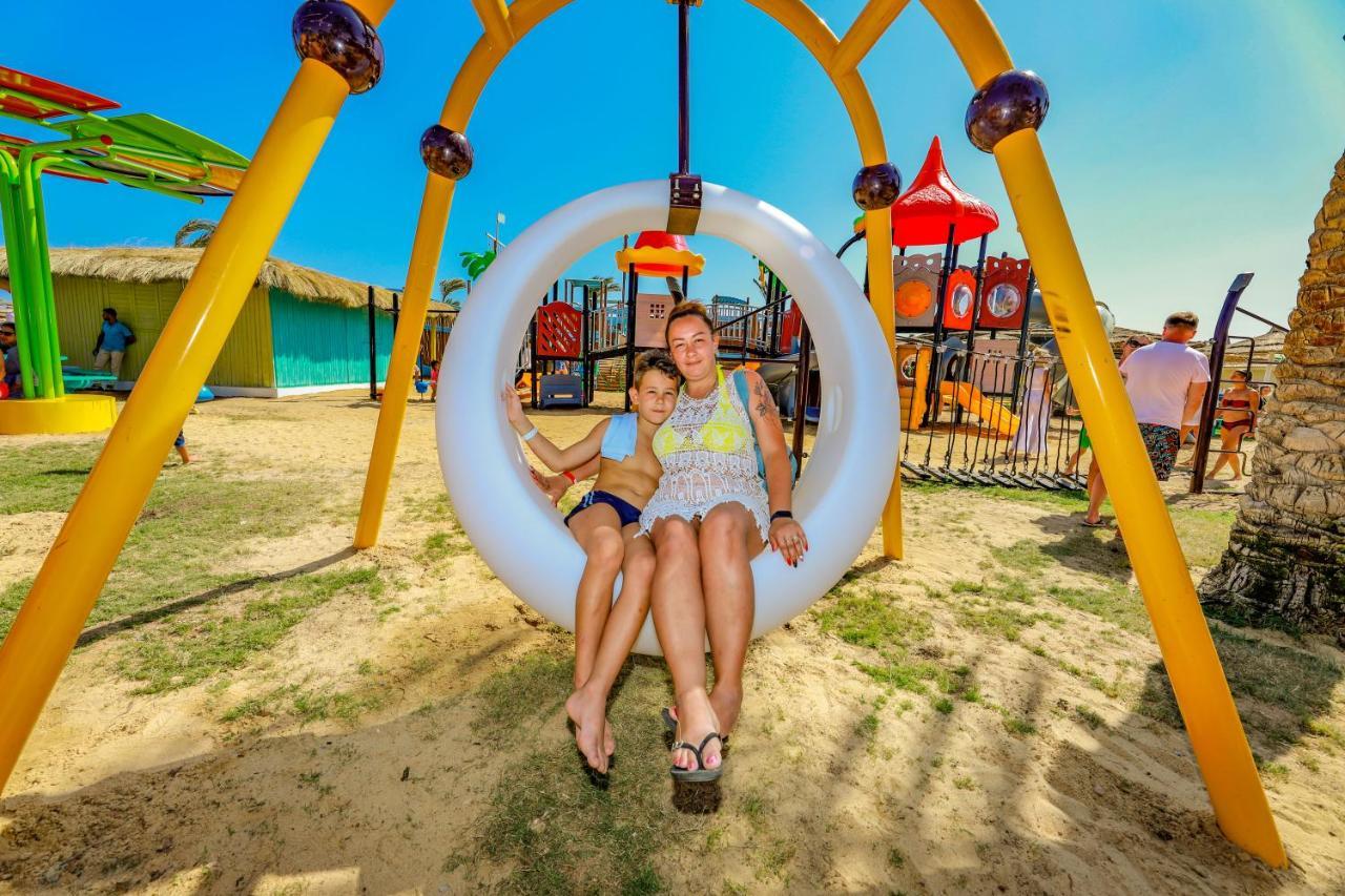 Titanic Palace Families And Couples Only Hurghada Bagian luar foto Playground in the park