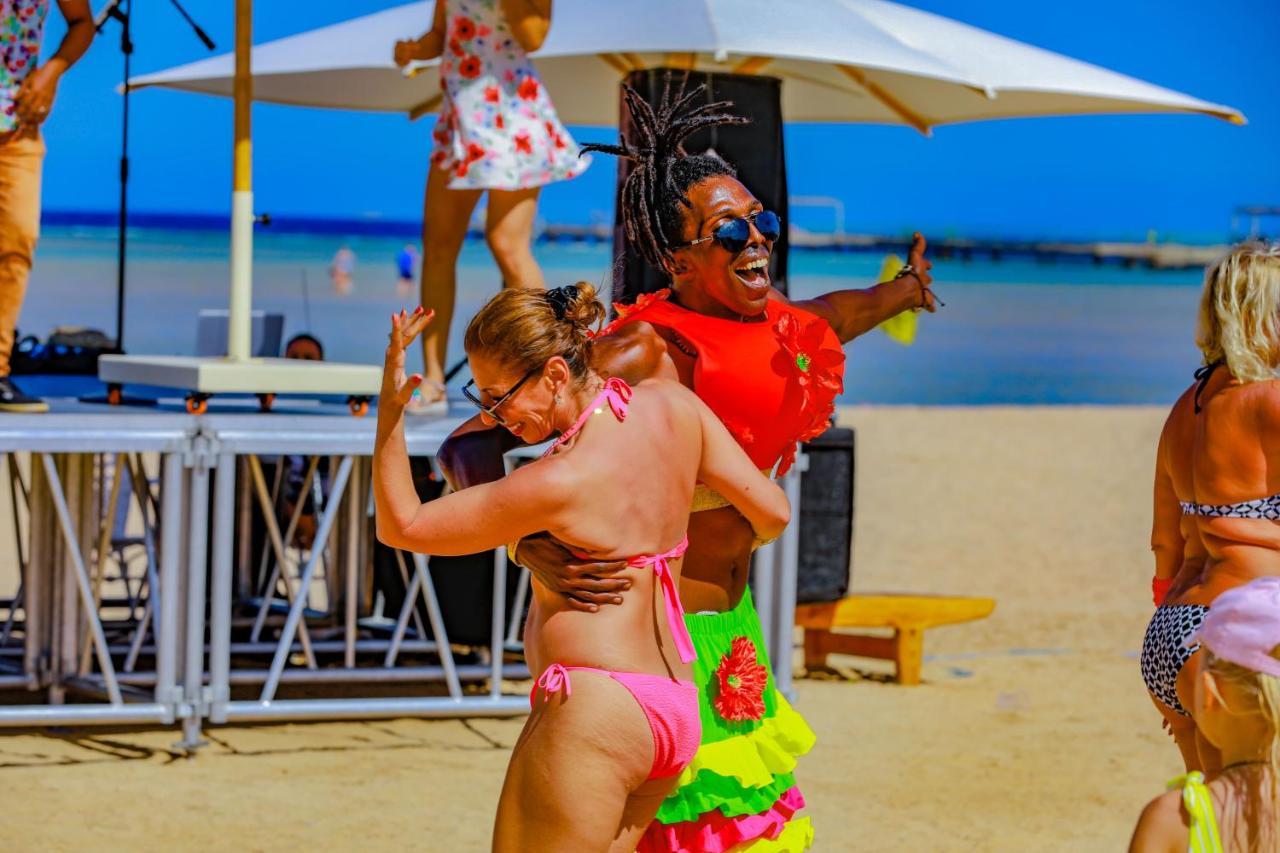 Titanic Palace Families And Couples Only Hurghada Bagian luar foto Beach party in 2019
