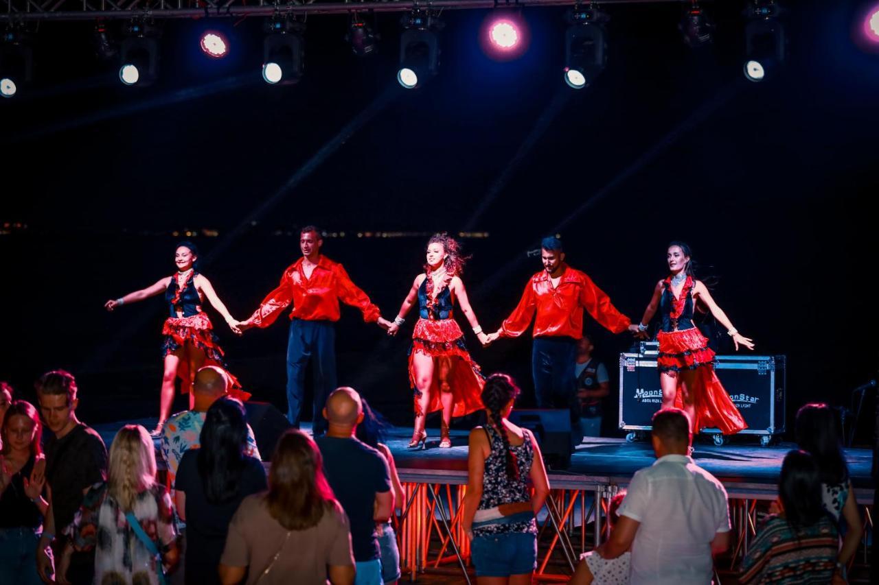 Titanic Palace Families And Couples Only Hurghada Bagian luar foto The band performing in 2019