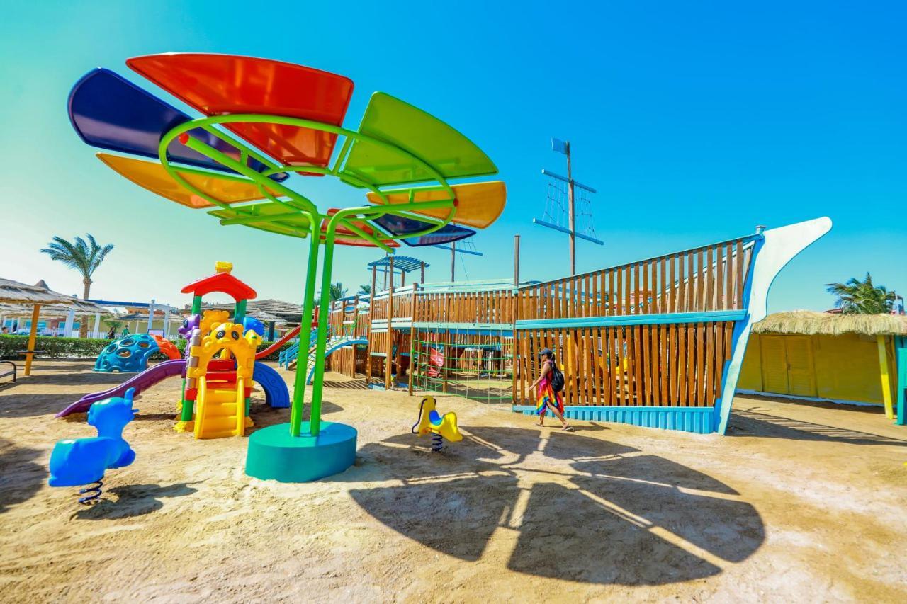 Titanic Palace Families And Couples Only Hurghada Bagian luar foto Playground at the resort