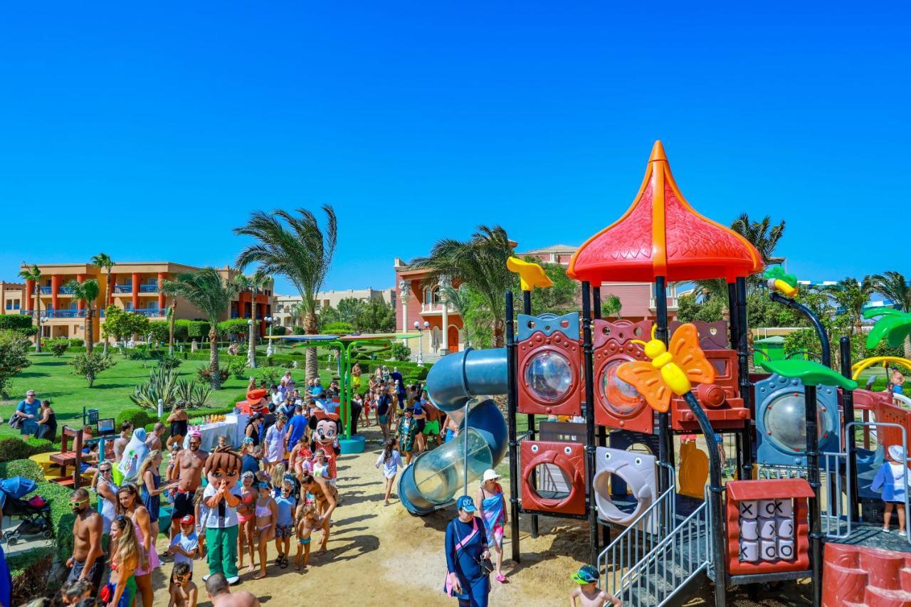Titanic Palace Families And Couples Only Hurghada Bagian luar foto Playground at the resort
