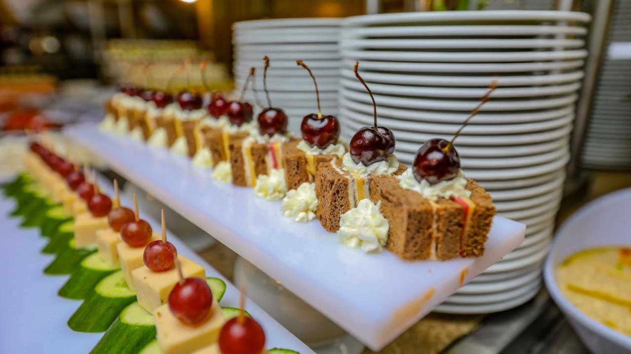 Titanic Palace Families And Couples Only Hurghada Bagian luar foto Finger food